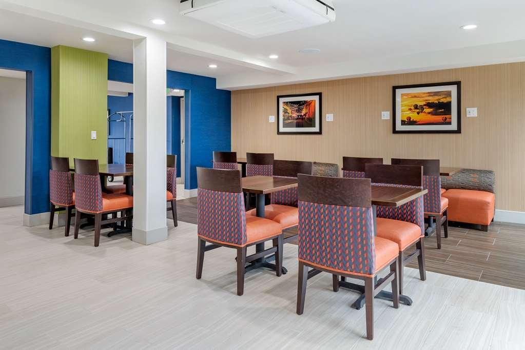 Comfort Inn & Suites Tigard Near Washington Square Restaurante foto
